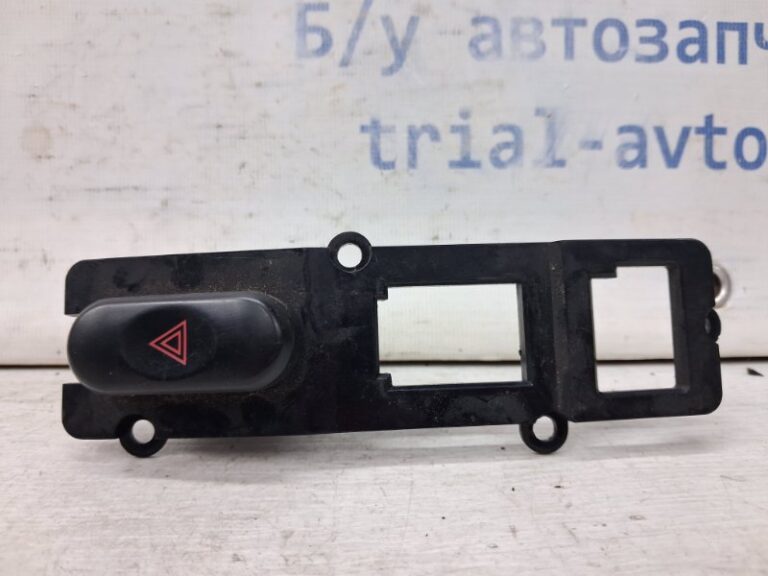 Кнопка аварийки Mitsubishi Pajero Sport 1996-2008 MR117573 (Арт. 65411)