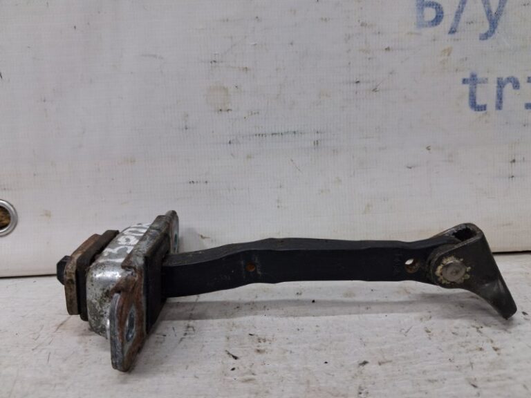 Ограничитель двери передний правый Hyundai I30 2007-2012 79390-2L000 (Арт. 65550)