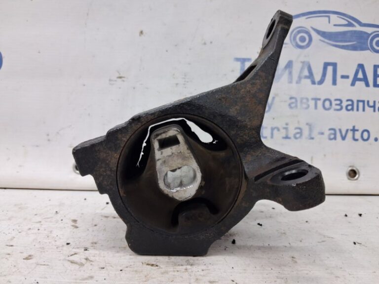 Подушка ДВС левая Mazda 3 2013-2019 KD6239070B (Арт. 65669)