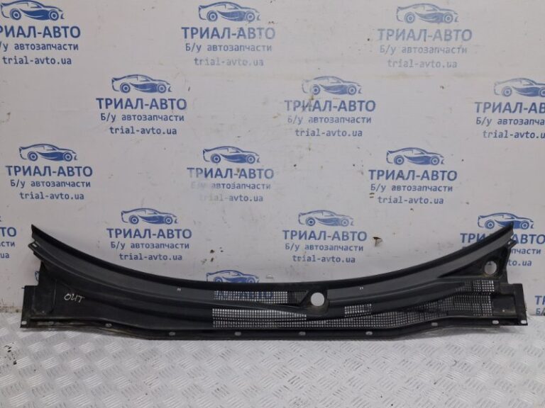 Дефлектор дворников Mitsubishi Outlander 2003-2006 MR971425 (Арт. 66452)