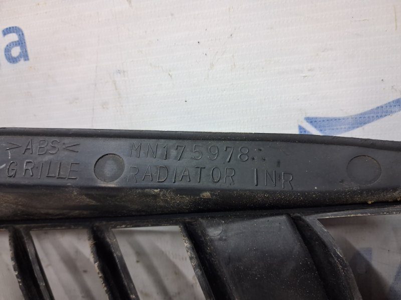 Решетка радиатора Mitsubishi Outlander 2003-2006 MN175978 (Арт. 66605) Решетка радиатора Mitsubishi Outlander 2003-2006 MN175978 (Арт. 66605)