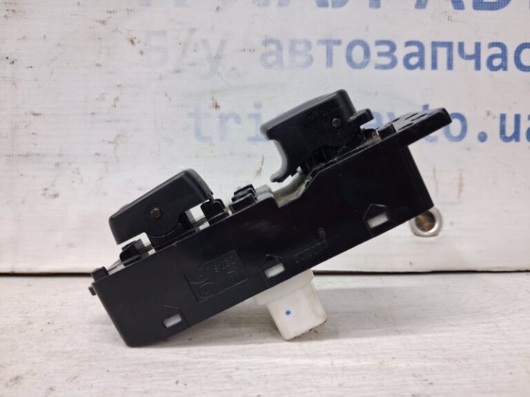 Кнопка стеклоподъемника Hyundai Sonata 2004-2010 935753K010QS (Арт. 67308)