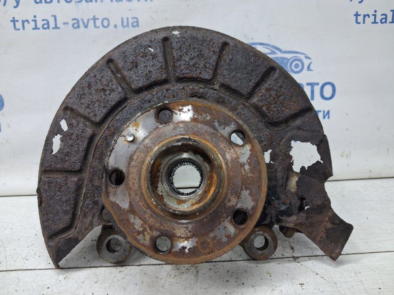 Кулак поворотный левый со ступицей Volkswagen Caddy 2K 1.9 DIESEL BJB 2003 (б/у) Кулак поворотный левый со ступицей Volkswagen Caddy 2K 1.9 DIESEL BJB 2003 (б/у)