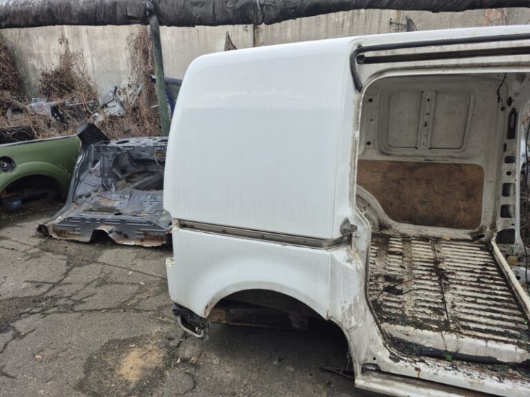 Четверть автомобиля задняя правая Volkswagen Caddy 2003-2015  (Арт. 67747)