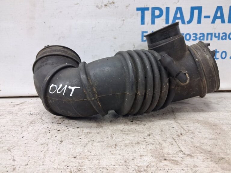 Патрубок воздушного фильтра Mitsubishi Outlander 2003-2006  (Арт. 68920)