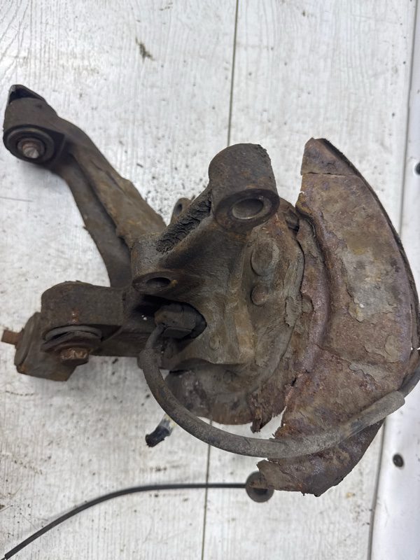 Цапфа задняя левая со ступицей Toyota Camry 2001-2006 4230506100 (Арт. 68974) Цапфа задняя левая со ступицей Toyota Camry 2001-2006 4230506100 (Арт. 68974)