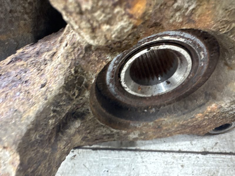Кулак поворотный правый со ступицей Mitsubishi Outlander 2007-2012 3870A008 (Арт. 68983) Кулак поворотный правый со ступицей Mitsubishi Outlander 2007-2012 3870A008 (Арт. 68983)