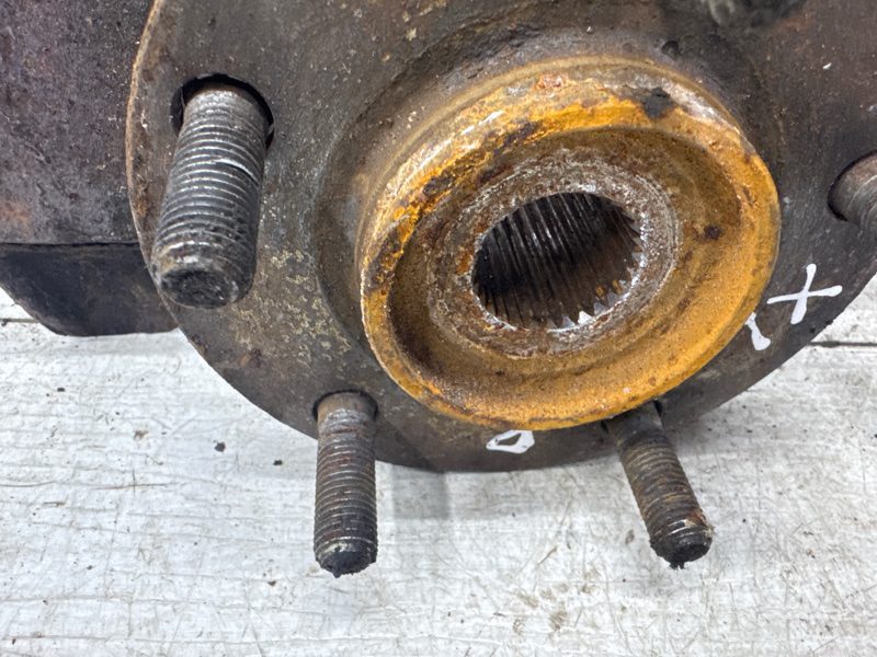 Кулак поворотный правый со ступицей Mitsubishi Outlander 2007-2012 3870A008 (Арт. 68983) Кулак поворотный правый со ступицей Mitsubishi Outlander 2007-2012 3870A008 (Арт. 68983)