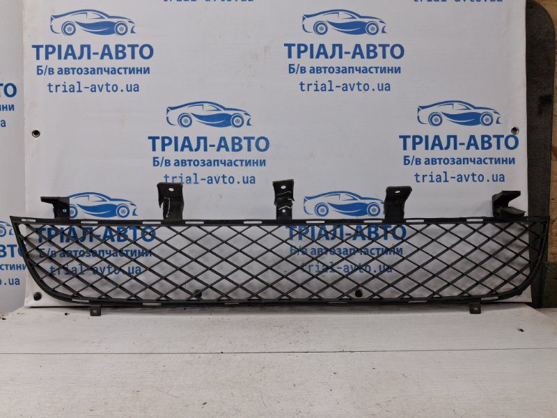 Решетка бампера центральная Mitsubishi L200 2006-2015 6402A073 (Арт. 69264) Решетка бампера центральная Mitsubishi L200 2006-2015 6402A073 (Арт. 69264)