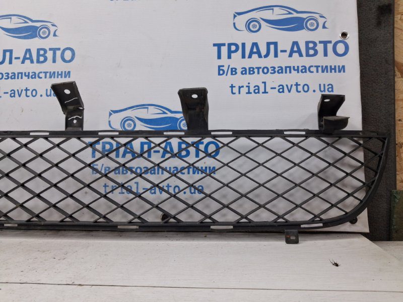 Решетка бампера центральная Mitsubishi L200 2006-2015 6402A073 (Арт. 69264) Решетка бампера центральная Mitsubishi L200 2006-2015 6402A073 (Арт. 69264)