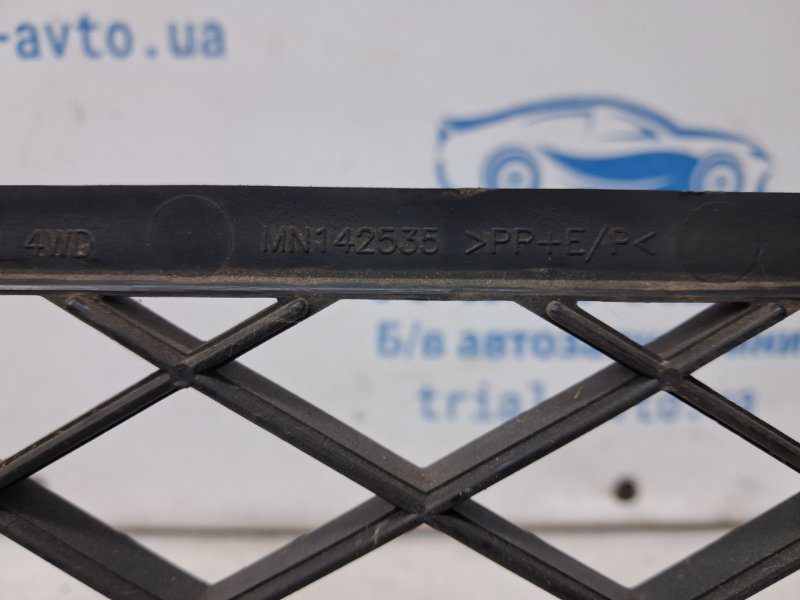 Решетка бампера центральная Mitsubishi L200 2006-2015 6402A073 (Арт. 69264) Решетка бампера центральная Mitsubishi L200 2006-2015 6402A073 (Арт. 69264)