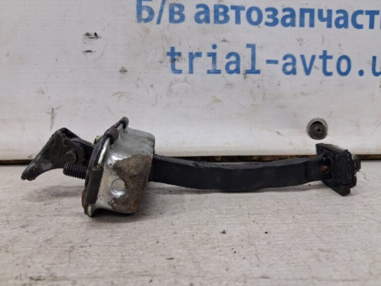 Ограничитель двери передний левый Hyundai Santa fe 2012-2019 793802W010 (Арт. 69901)