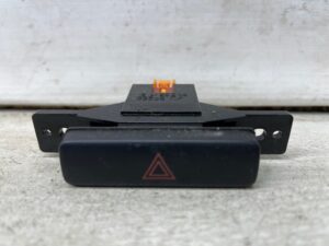 Кнопка аварийки Suzuki Grand Vitara 2005-2016 37430-64J00 (Арт. 70434)