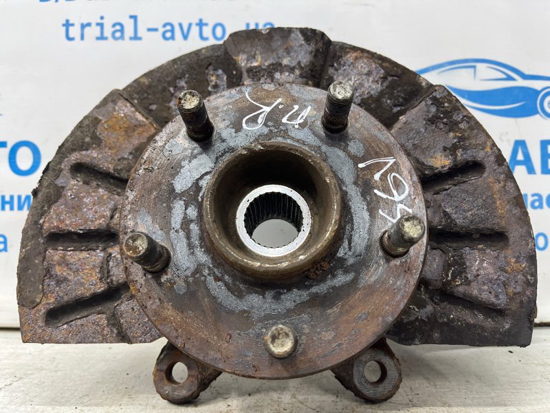 Кулак поворотный правый со ступицей Suzuki Grand Vitara 2005-2016 4511165J00 (Арт. 70568) Кулак поворотный правый со ступицей Suzuki Grand Vitara 2005-2016 4511165J00 (Арт. 70568)