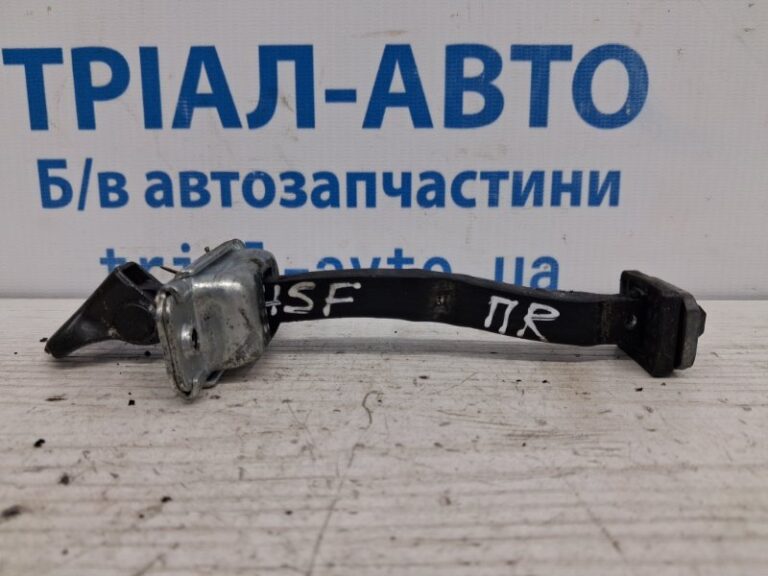 Ограничитель двери передний правый Hyundai Santa fe 2005-2012 793902B000 (Арт. 70795)