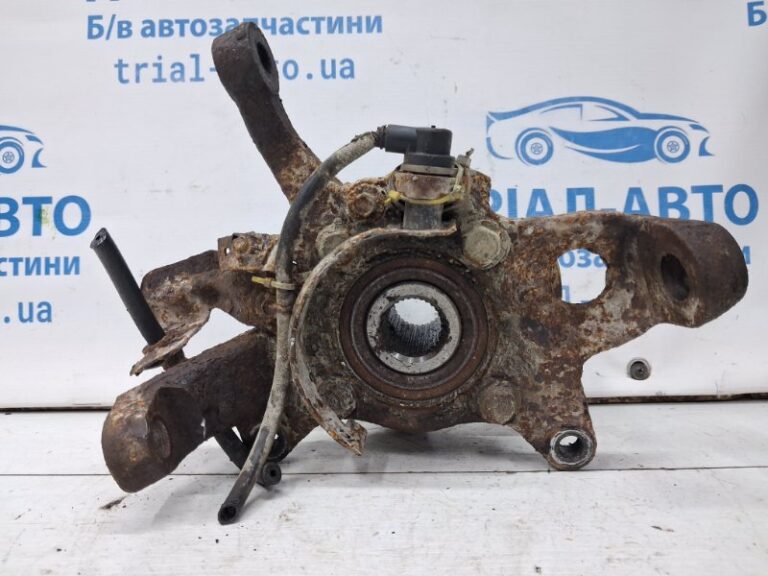 Кулак поворотный левый со ступицей Mitsubishi Pajero Wagon 1999-2006 MR374501 (Арт. 71164)
