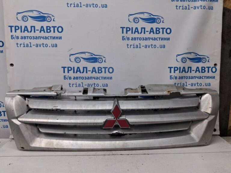 Решетка радиатора Mitsubishi Pajero Wagon 1999-2006 MR387981 (Арт. 71185)
