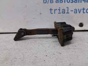 Ограничитель двери передний правый Toyota Avensis 2002-2010 6861005040 (Арт. 71283)