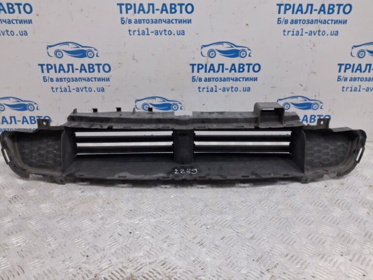 Дефлектор радиатора Jeep Cherokee 2013-2019 68164480AC (Арт. 72384)