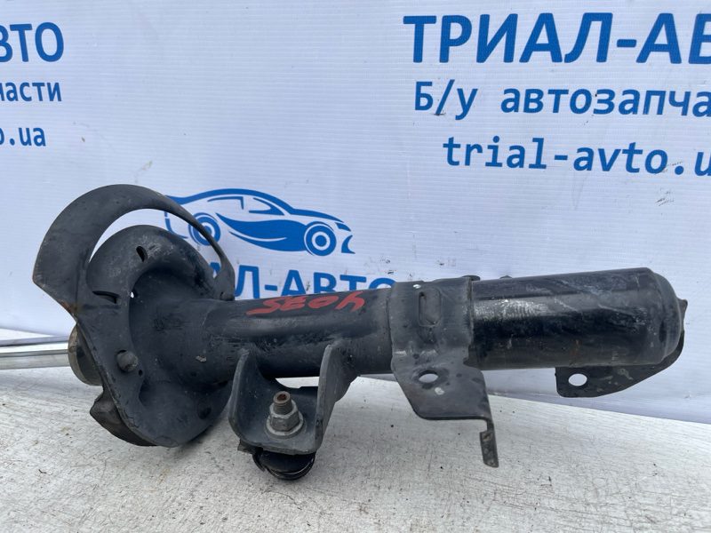 Амортизатор передний правый Jeep Cherokee 2013-2019 5168580AF (Арт. 72504) Амортизатор передний правый Jeep Cherokee 2013-2019 5168580AF (Арт. 72504)