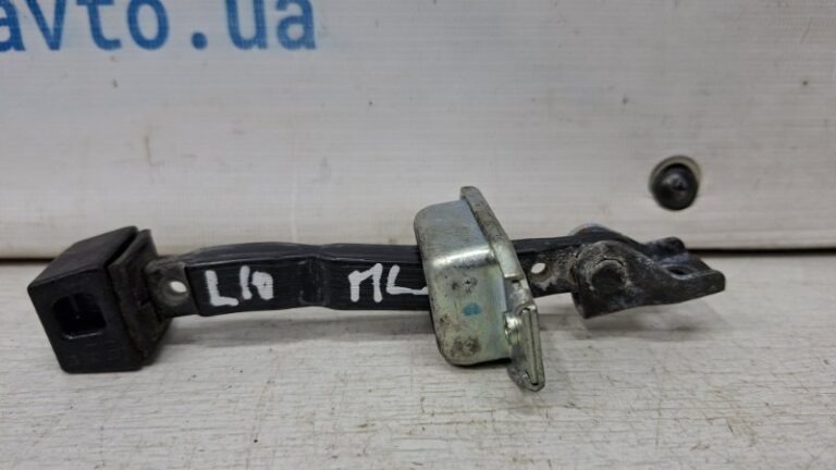 Ограничитель двери передний левый Mitsubishi Lancer 2007-2017 5702A040 (Арт. 72679)