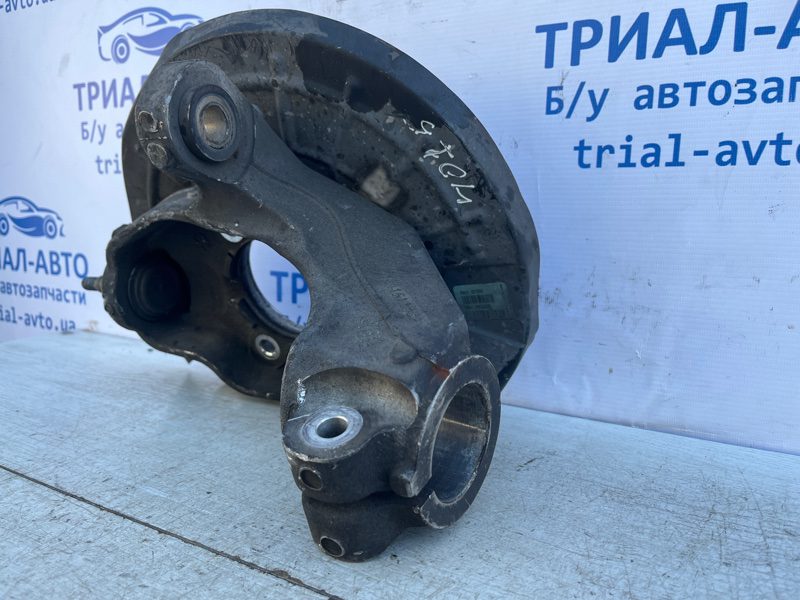 Кулак поворотный левый без ступицы Jeep Cherokee 2013-2019 4877827AE (Арт. 72752) Кулак поворотный левый без ступицы Jeep Cherokee 2013-2019 4877827AE (Арт. 72752)