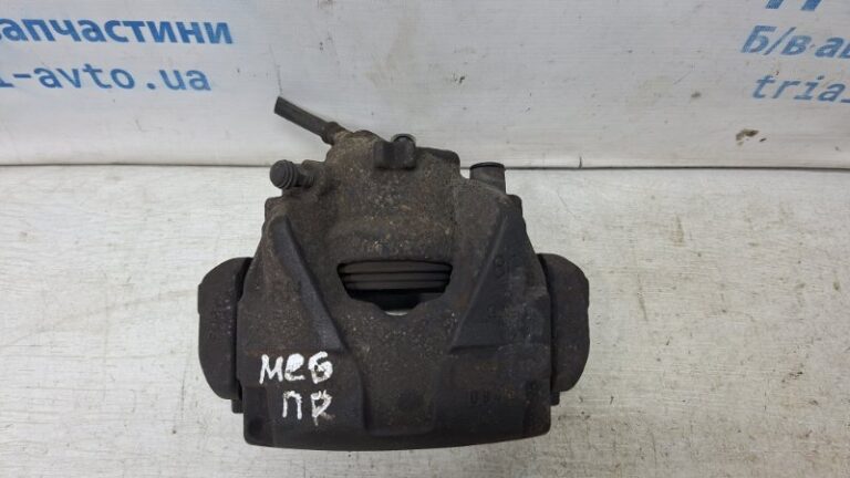 Суппорт передний правый Renault Megane 2008-2016 410018218R (Арт. 72874)