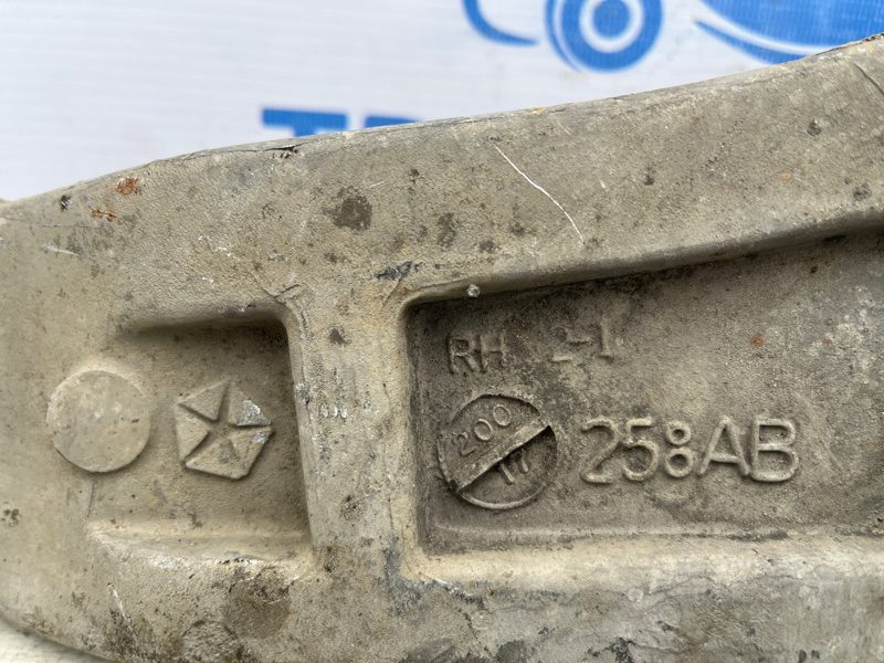 Рычаг передний нижний правый Jeep Cherokee 2013-2019 68210238AF (Арт. 72885) Рычаг передний нижний правый Jeep Cherokee 2013-2019 68210238AF (Арт. 72885)
