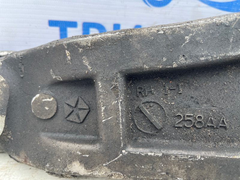 Рычаг передний нижний правый Jeep Cherokee 2013-2019 4877839AC (Арт. 72887) Рычаг передний нижний правый Jeep Cherokee 2013-2019 4877839AC (Арт. 72887)