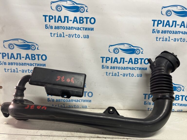 Патрубок воздушного фильтра Jeep Cherokee 2013-2019 68211695AB (Арт. 74296)