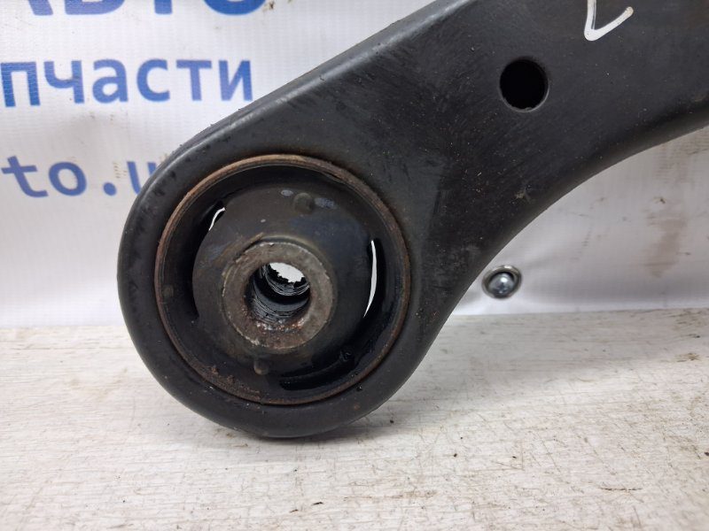 Рычаг правый Mitsubishi Lancer 2003-2009 (Арт. 74975) Рычаг правый Mitsubishi Lancer 2003-2009 (Арт. 74975)