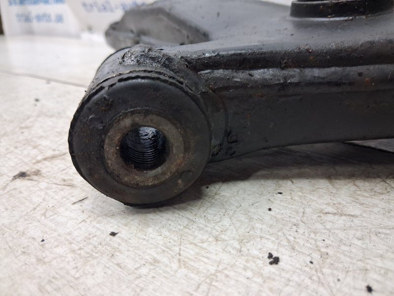Рычаг правый Mitsubishi Lancer 2003-2009 (Арт. 74975) Рычаг правый Mitsubishi Lancer 2003-2009 (Арт. 74975)