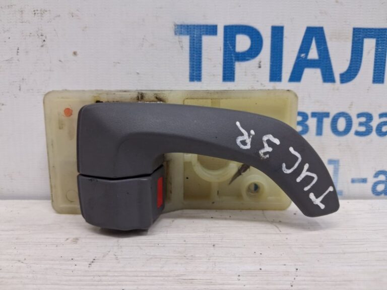 Ручка двери внутренняя правая Hyundai Tucson 2004-2009 826202E000LM (Арт. 76329)