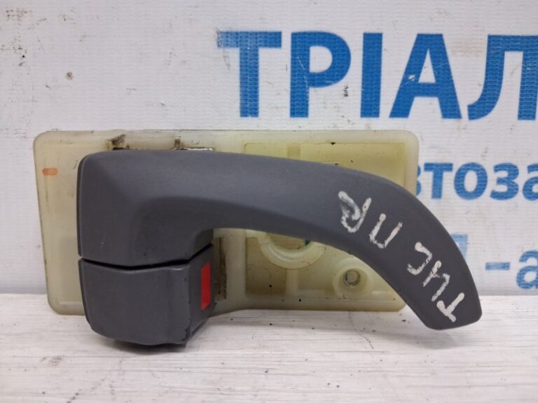 Ручка двери внутренняя правая Hyundai Tucson 2004-2009 826202E000LM (Арт. 76332)