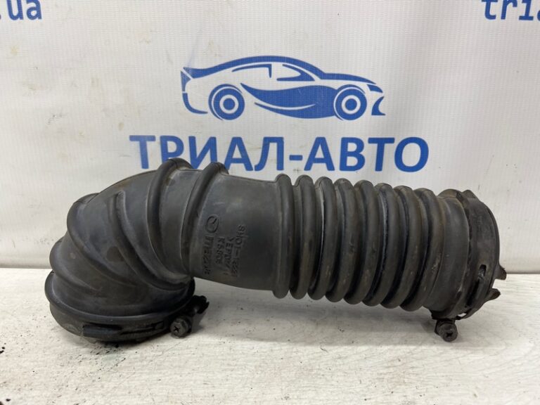 Патрубок воздушного фильтра Mazda 3 2013-2019 SH0113221 (Арт. 77538)