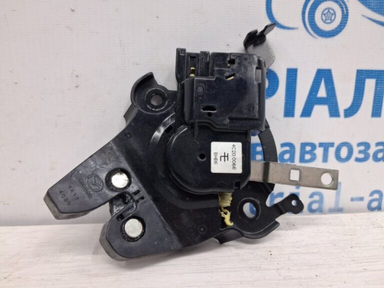 Замок крышки багажника Mazda 3 2013-2019  (Арт. 77652)