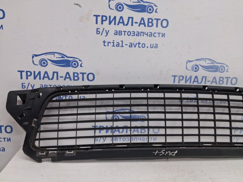 Решетка бампера центральная Dacia Duster 2010-2017 622540008R (Арт. 62430) Решетка бампера центральная Dacia Duster 2010-2017 622540008R (Арт. 62430)