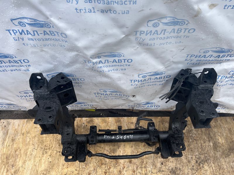 Балка передней подвески Mitsubishi Pajero Wagon 1999-2006 MR448101 (Арт. 54647) Балка передней подвески Mitsubishi Pajero Wagon 1999-2006 MR448101 (Арт. 54647)