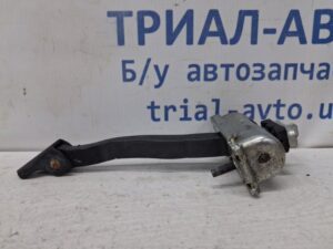 Ограничитель двери передний правый Jeep Cherokee 2013-2019 68103030AD (Арт. 78059)