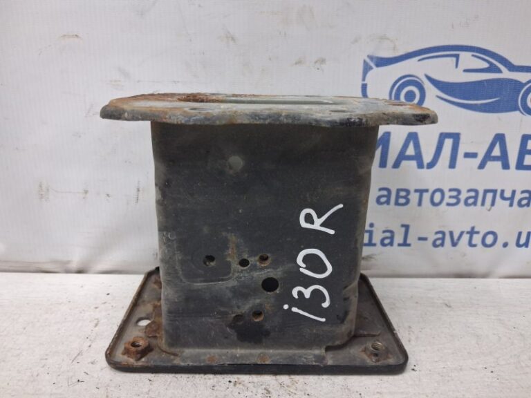 Кронштейн бампера передний правый Hyundai I30 2007-2012 647201H010 (Арт. 78204)