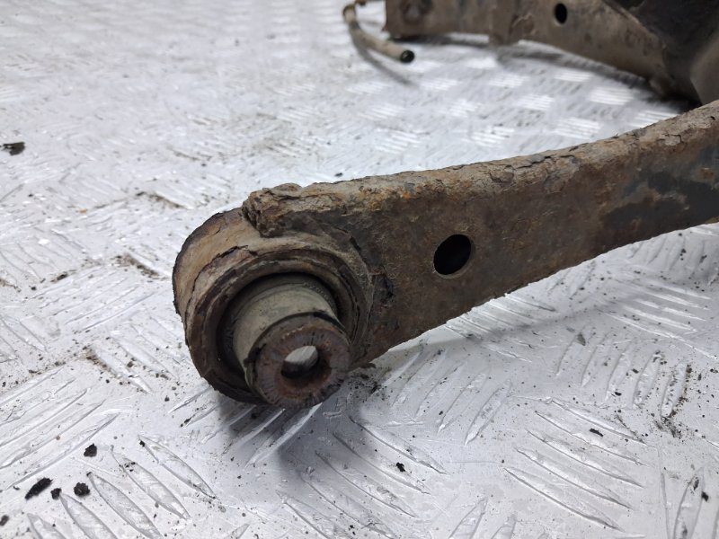 Рычаг задней подвески продольный правый Toyota Avensis 2002-2010 4871005071 (Арт. 78502) Рычаг задней подвески продольный правый Toyota Avensis 2002-2010 4871005071 (Арт. 78502)