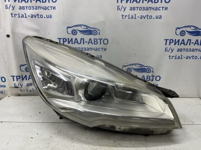 Фара правая Ford Kuga 2011-2019  (Арт. 79576)