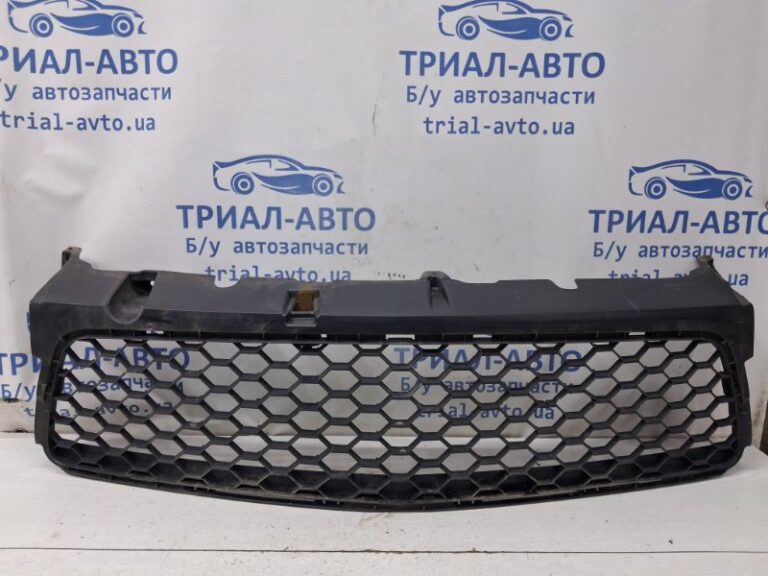 Решетка бампера центральная Mazda 3 2003-2009  (Арт. 79673)