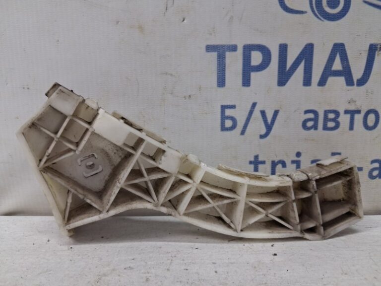 Кронштейн бампера передний левый Mazda 3 2003-2009  (Арт. 79685)