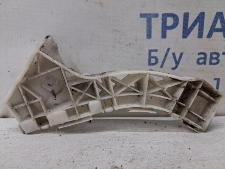 Кронштейн бампера передний правый Mazda 3 2003-2009  (Арт. 79686)