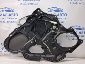 Стеклоподъемник задний левый (ручной) Mazda 3 2003-2009  (Арт. 79722)