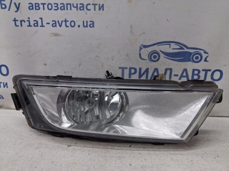 Фара противотуманная правая Skoda Octavia 2013-2020 5E0941700D (Арт. 80657)