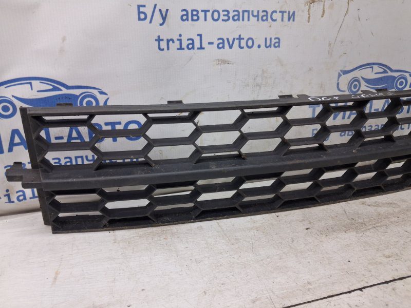 Решетка бампера центральная Skoda Octavia 2013-2020 5E0853677 (Арт. 80687) Решетка бампера центральная Skoda Octavia 2013-2020 5E0853677 (Арт. 80687)