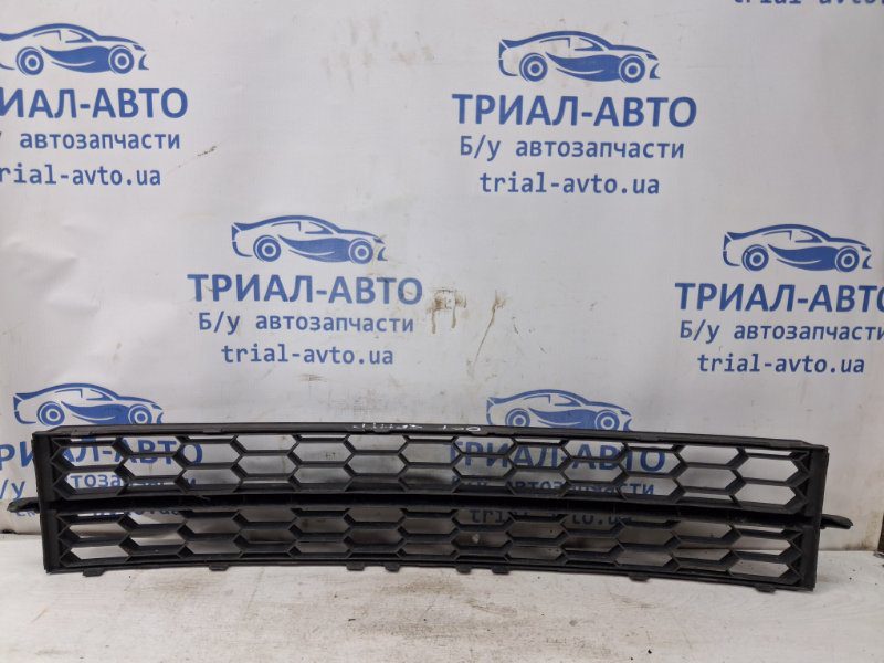 Решетка бампера центральная Skoda Octavia 2013-2020 5E0853677 (Арт. 80687) Решетка бампера центральная Skoda Octavia 2013-2020 5E0853677 (Арт. 80687)