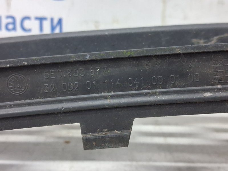 Решетка бампера центральная Skoda Octavia 2013-2020 5E0853677 (Арт. 80687) Решетка бампера центральная Skoda Octavia 2013-2020 5E0853677 (Арт. 80687)